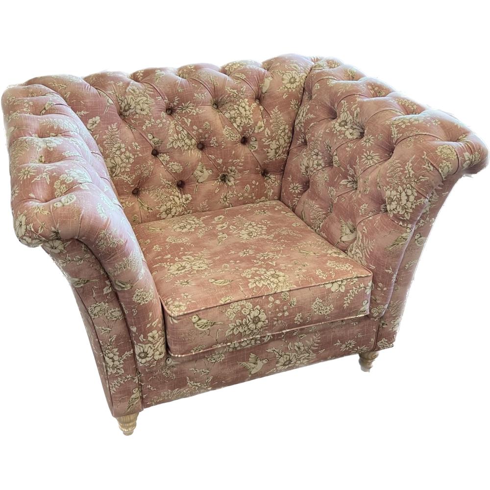 country stilusu madaras fotel klubfotel chesterfield tuzott karpitos butor gyartas egyedi meretben klasszikus balaton tengerparti hangulatu elegans nappali ulogarnitura.jpg
